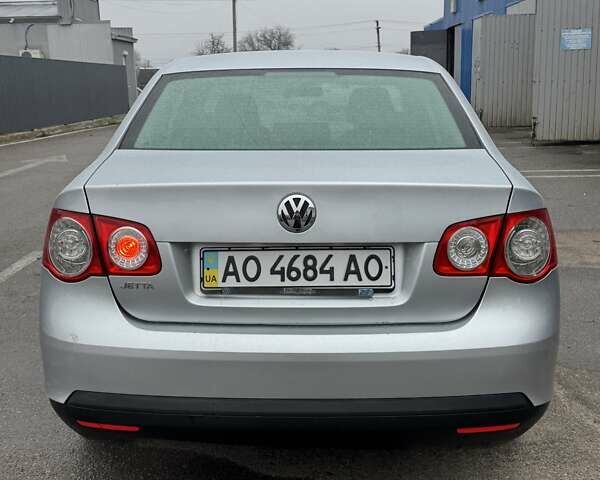 Серый Фольксваген Джетта, объемом двигателя 1.6 л и пробегом 301 тыс. км за 6400 $, фото 5 на Automoto.ua