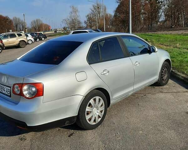 Серый Фольксваген Джетта, объемом двигателя 1.6 л и пробегом 193 тыс. км за 5350 $, фото 2 на Automoto.ua