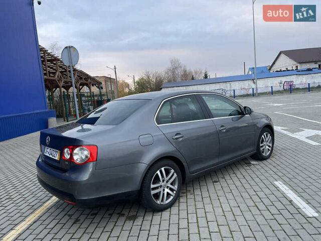 Серый Фольксваген Джетта, объемом двигателя 1.4 л и пробегом 253 тыс. км за 6500 $, фото 5 на Automoto.ua