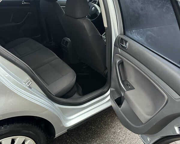 Сірий Фольксваген Джетта, об'ємом двигуна 1.6 л та пробігом 171 тис. км за 5900 $, фото 26 на Automoto.ua