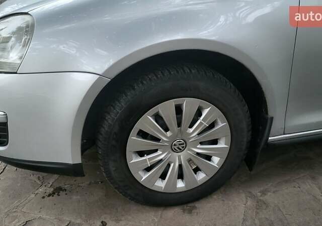 Серый Фольксваген Джетта, объемом двигателя 1.6 л и пробегом 220 тыс. км за 5800 $, фото 6 на Automoto.ua