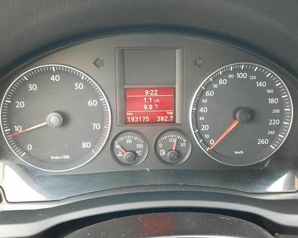 Серый Фольксваген Джетта, объемом двигателя 1.6 л и пробегом 193 тыс. км за 5350 $, фото 5 на Automoto.ua