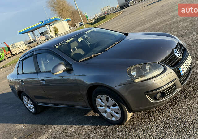 Сірий Фольксваген Джетта, об'ємом двигуна 1.6 л та пробігом 282 тис. км за 5900 $, фото 4 на Automoto.ua