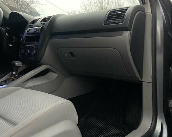 Серый Фольксваген Джетта, объемом двигателя 1.6 л и пробегом 245 тыс. км за 5500 $, фото 23 на Automoto.ua