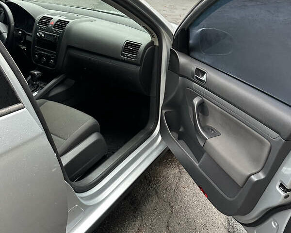 Сірий Фольксваген Джетта, об'ємом двигуна 1.6 л та пробігом 171 тис. км за 5900 $, фото 27 на Automoto.ua