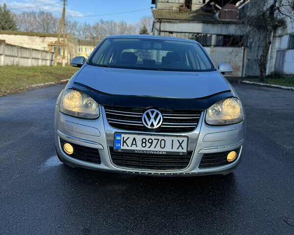 Серый Фольксваген Джетта, объемом двигателя 1.6 л и пробегом 309 тыс. км за 4999 $, фото 6 на Automoto.ua