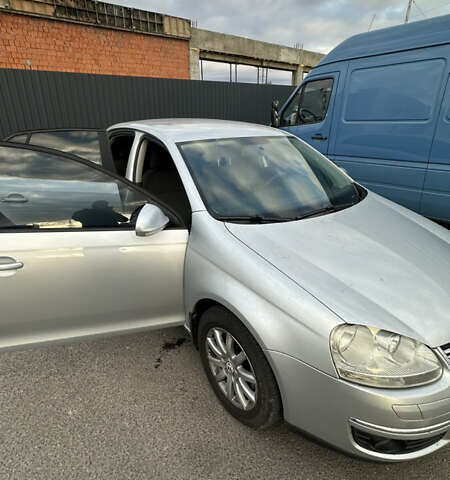 Серый Фольксваген Джетта, объемом двигателя 1.6 л и пробегом 170 тыс. км за 5800 $, фото 7 на Automoto.ua