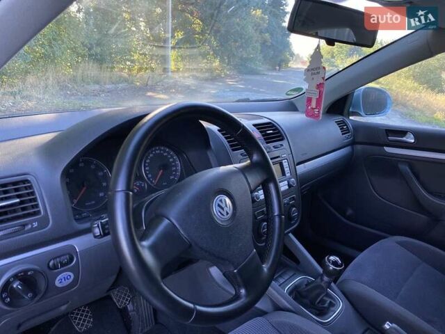 Фольксваген Джетта 2008 в Вознесенске на Automoto.ua Серый Фольксваген Джетта, объемом двигателя 1.6 л и пробегом 221 тыс. км за 6200 $, фото 1 на Automoto.ua