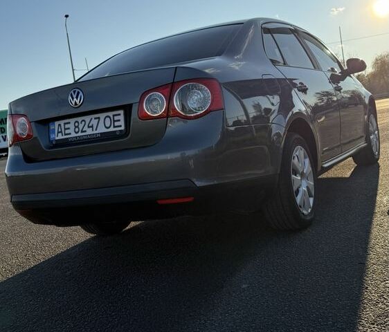 Сірий Фольксваген Джетта, об'ємом двигуна 1.6 л та пробігом 282 тис. км за 5900 $, фото 3 на Automoto.ua