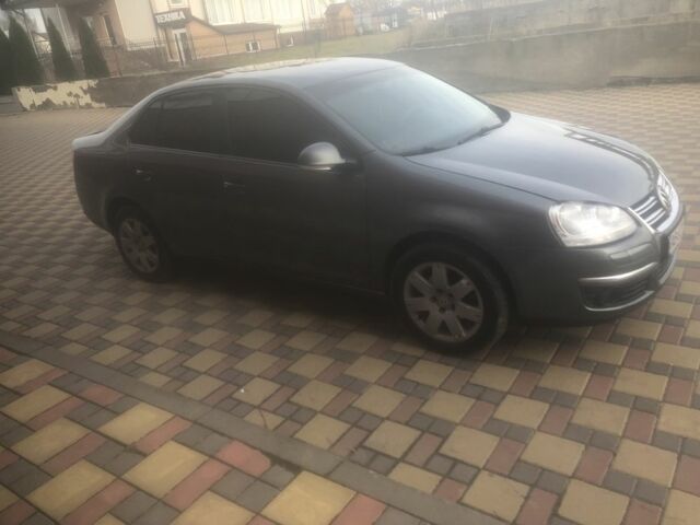 Сірий Фольксваген Джетта, об'ємом двигуна 1.6 л та пробігом 260 тис. км за 4500 $, фото 2 на Automoto.ua