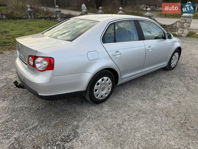 Сірий Фольксваген Джетта, об'ємом двигуна 1.6 л та пробігом 250 тис. км за 7300 $, фото 4 на Automoto.ua