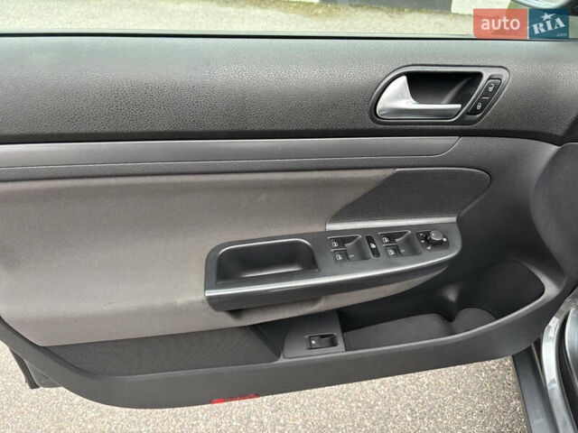 Серый Фольксваген Джетта, объемом двигателя 1.6 л и пробегом 250 тыс. км за 5700 $, фото 6 на Automoto.ua