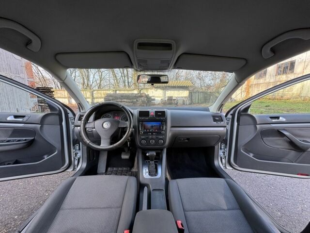 Сірий Фольксваген Джетта, об'ємом двигуна 1.6 л та пробігом 300 тис. км за 4999 $, фото 1 на Automoto.ua