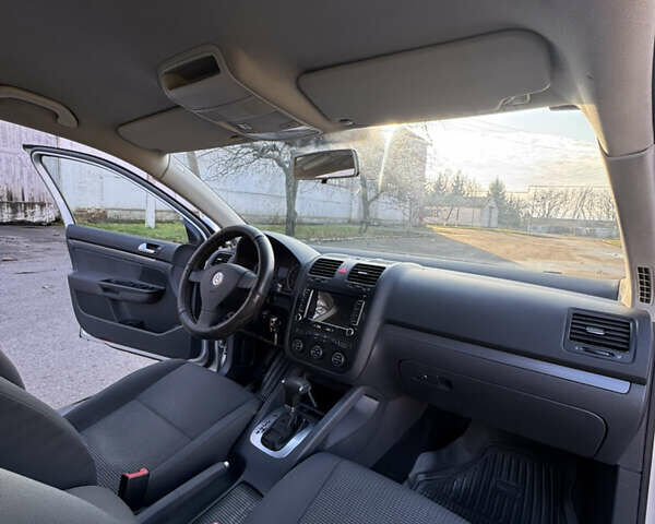 Серый Фольксваген Джетта, объемом двигателя 1.6 л и пробегом 309 тыс. км за 4999 $, фото 18 на Automoto.ua