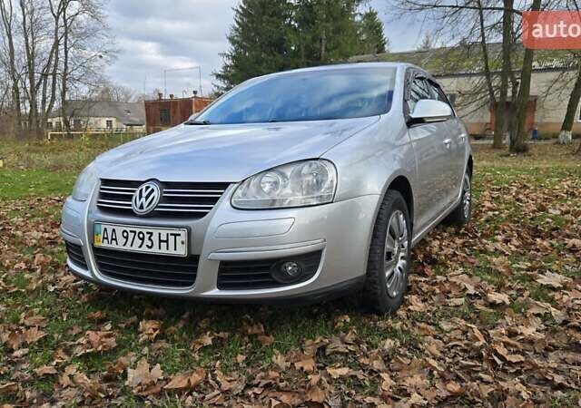 Серый Фольксваген Джетта, объемом двигателя 1.6 л и пробегом 193 тыс. км за 5400 $, фото 2 на Automoto.ua