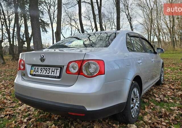 Серый Фольксваген Джетта, объемом двигателя 1.6 л и пробегом 193 тыс. км за 5400 $, фото 7 на Automoto.ua
