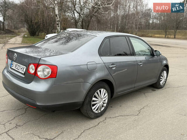 Серый Фольксваген Джетта, объемом двигателя 1.6 л и пробегом 210 тыс. км за 6100 $, фото 3 на Automoto.ua