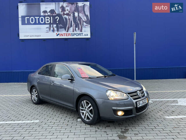Серый Фольксваген Джетта, объемом двигателя 1.4 л и пробегом 253 тыс. км за 6500 $, фото 1 на Automoto.ua