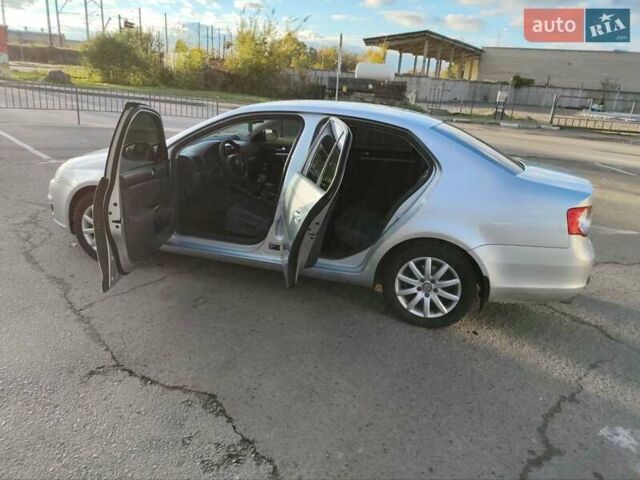 Серый Фольксваген Джетта, объемом двигателя 1.39 л и пробегом 137 тыс. км за 7300 $, фото 6 на Automoto.ua