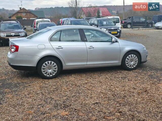 Серый Фольксваген Джетта, объемом двигателя 1.6 л и пробегом 213 тыс. км за 6899 $, фото 1 на Automoto.ua