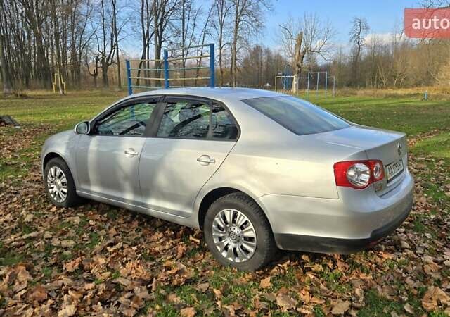 Серый Фольксваген Джетта, объемом двигателя 1.6 л и пробегом 193 тыс. км за 5400 $, фото 6 на Automoto.ua