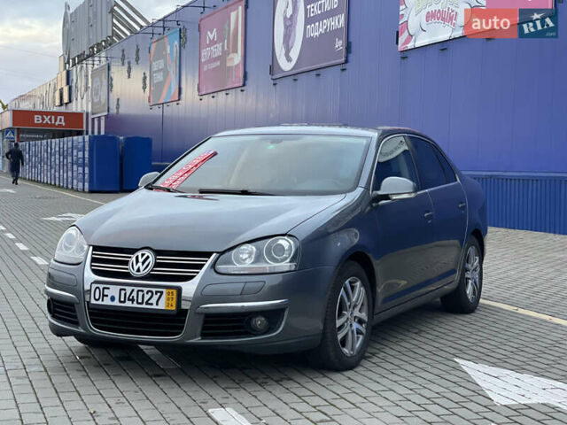 Серый Фольксваген Джетта, объемом двигателя 1.4 л и пробегом 253 тыс. км за 6500 $, фото 9 на Automoto.ua