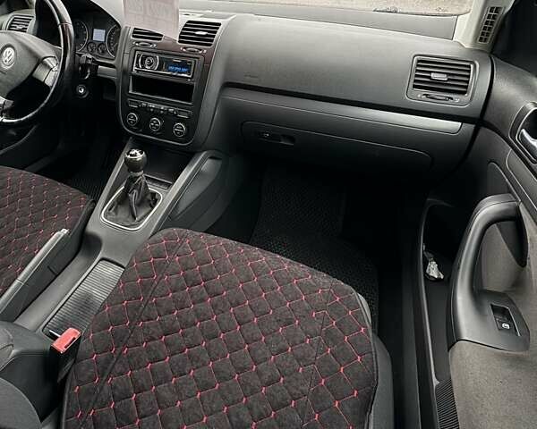 Серый Фольксваген Джетта, объемом двигателя 1.6 л и пробегом 301 тыс. км за 6400 $, фото 11 на Automoto.ua