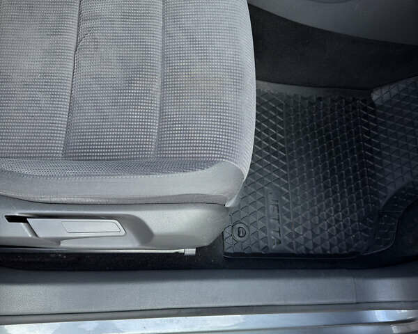 Серый Фольксваген Джетта, объемом двигателя 1.6 л и пробегом 168 тыс. км за 6999 $, фото 8 на Automoto.ua