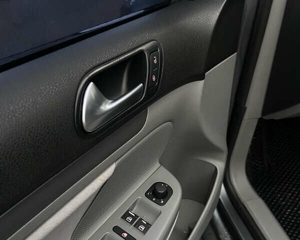 Серый Фольксваген Джетта, объемом двигателя 1.6 л и пробегом 245 тыс. км за 5500 $, фото 27 на Automoto.ua