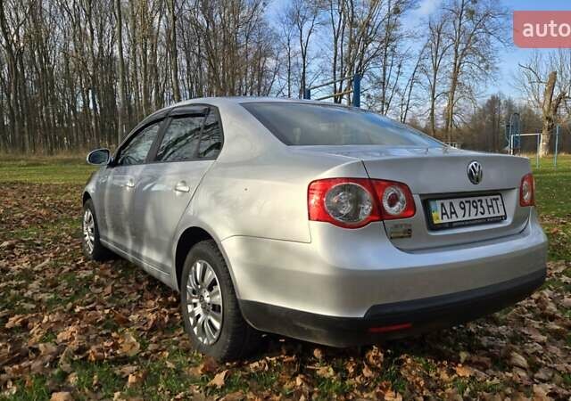 Серый Фольксваген Джетта, объемом двигателя 1.6 л и пробегом 193 тыс. км за 5400 $, фото 8 на Automoto.ua