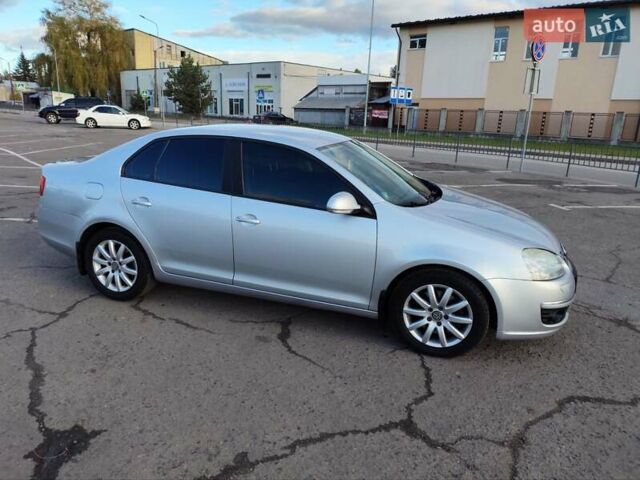 Серый Фольксваген Джетта, объемом двигателя 1.39 л и пробегом 137 тыс. км за 7300 $, фото 4 на Automoto.ua