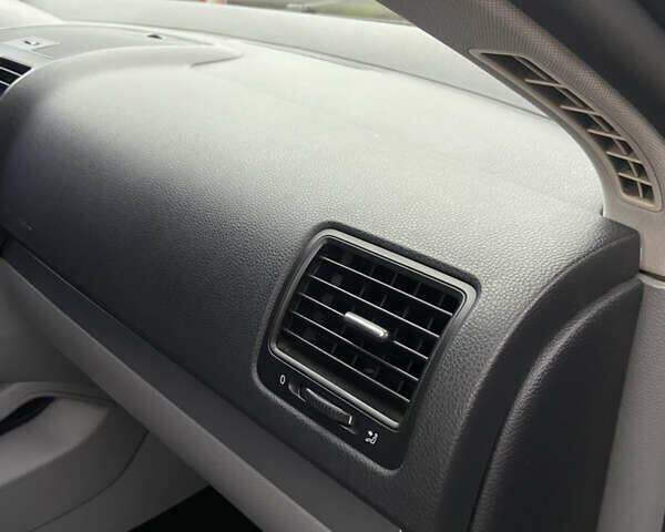 Серый Фольксваген Джетта, объемом двигателя 1.6 л и пробегом 245 тыс. км за 5500 $, фото 24 на Automoto.ua