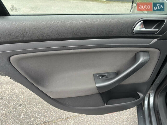 Серый Фольксваген Джетта, объемом двигателя 1.6 л и пробегом 250 тыс. км за 5700 $, фото 9 на Automoto.ua