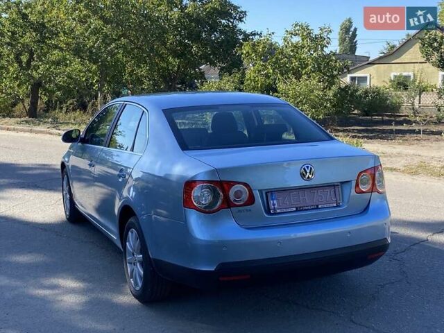 Фольксваген Джетта 2008 в Вознесенске на Automoto.ua Серый Фольксваген Джетта, объемом двигателя 1.6 л и пробегом 221 тыс. км за 6200 $, фото 7 на Automoto.ua