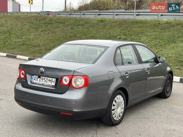 Серый Фольксваген Джетта, объемом двигателя 1.6 л и пробегом 250 тыс. км за 5700 $, фото 3 на Automoto.ua
