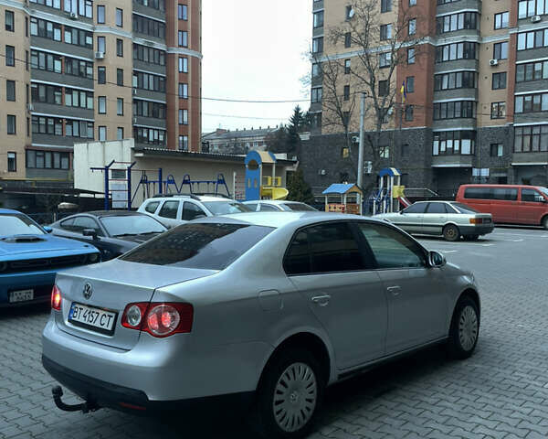 Серый Фольксваген Джетта, объемом двигателя 1.6 л и пробегом 305 тыс. км за 4800 $, фото 6 на Automoto.ua