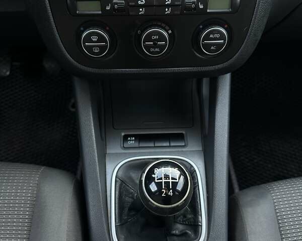 Серый Фольксваген Джетта, объемом двигателя 1.6 л и пробегом 245 тыс. км за 6500 $, фото 25 на Automoto.ua