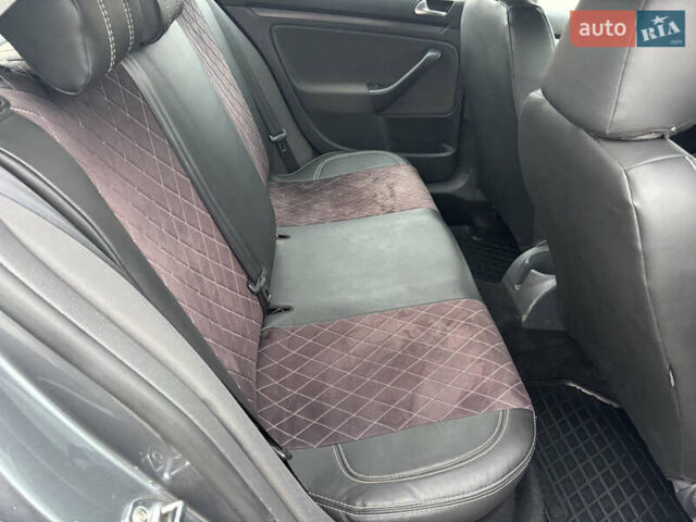 Серый Фольксваген Джетта, объемом двигателя 1.6 л и пробегом 250 тыс. км за 5700 $, фото 12 на Automoto.ua