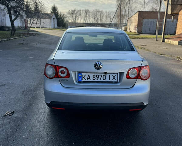 Серый Фольксваген Джетта, объемом двигателя 1.6 л и пробегом 309 тыс. км за 4999 $, фото 5 на Automoto.ua