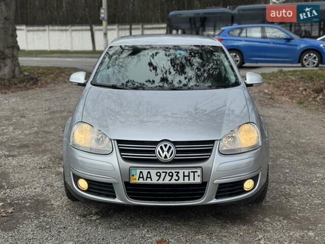 Сірий Фольксваген Джетта, об'ємом двигуна 1.6 л та пробігом 193 тис. км за 5250 $, фото 2 на Automoto.ua