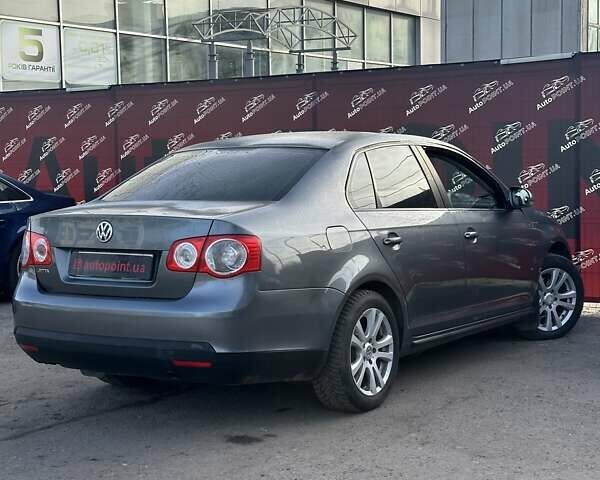 Серый Фольксваген Джетта, объемом двигателя 1.6 л и пробегом 245 тыс. км за 6500 $, фото 6 на Automoto.ua