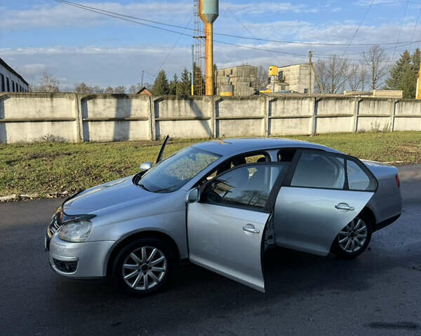 Серый Фольксваген Джетта, объемом двигателя 1.6 л и пробегом 309 тыс. км за 4999 $, фото 10 на Automoto.ua