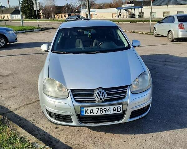 Серый Фольксваген Джетта, объемом двигателя 1.6 л и пробегом 193 тыс. км за 5350 $, фото 1 на Automoto.ua