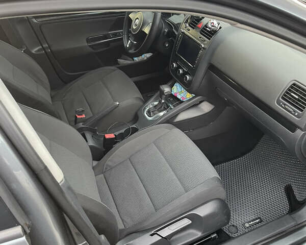 Серый Фольксваген Джетта, объемом двигателя 2.48 л и пробегом 227 тыс. км за 7500 $, фото 7 на Automoto.ua