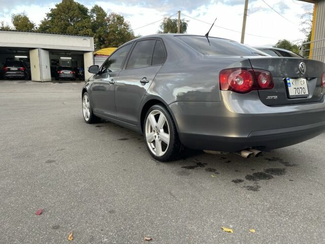 Серый Фольксваген Джетта, объемом двигателя 2.5 л и пробегом 227 тыс. км за 7400 $, фото 5 на Automoto.ua