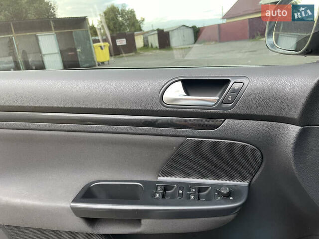 Серый Фольксваген Джетта, объемом двигателя 2.48 л и пробегом 227 тыс. км за 7500 $, фото 12 на Automoto.ua