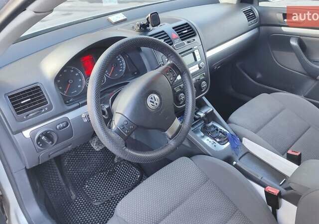 Сірий Фольксваген Джетта, об'ємом двигуна 2 л та пробігом 260 тис. км за 8100 $, фото 1 на Automoto.ua