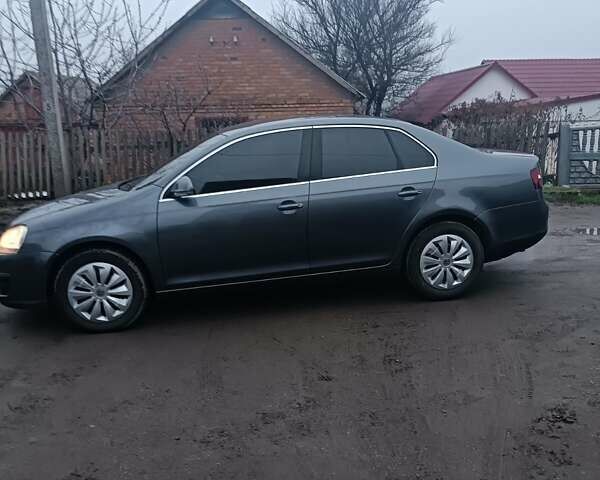 Серый Фольксваген Джетта, объемом двигателя 1.39 л и пробегом 189 тыс. км за 5800 $, фото 2 на Automoto.ua