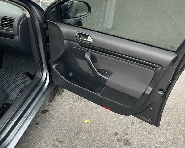 Серый Фольксваген Джетта, объемом двигателя 2.48 л и пробегом 227 тыс. км за 7500 $, фото 8 на Automoto.ua