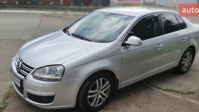 Сірий Фольксваген Джетта, об'ємом двигуна 2 л та пробігом 260 тис. км за 8100 $, фото 7 на Automoto.ua